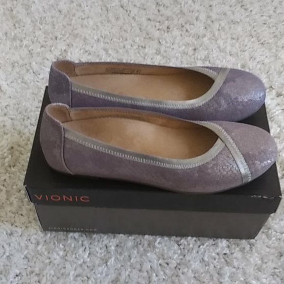 Vionic Flats - Picture 3 of 8